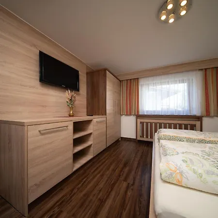 Haus Alexander *